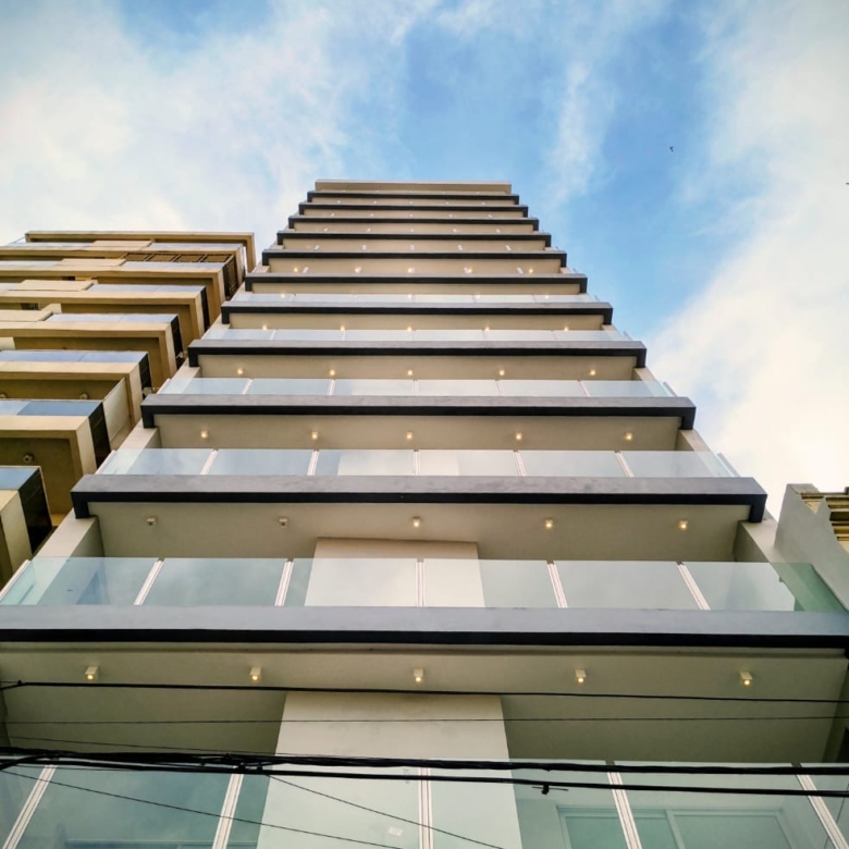 Exclusivo piso en edificio Perla VI