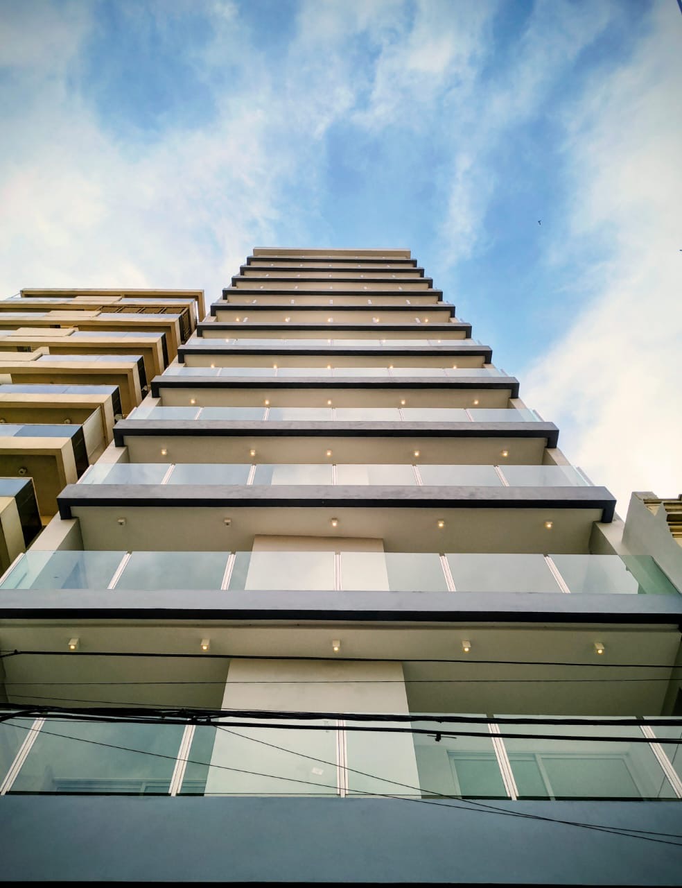 Exclusivo piso en edificio Perla VI