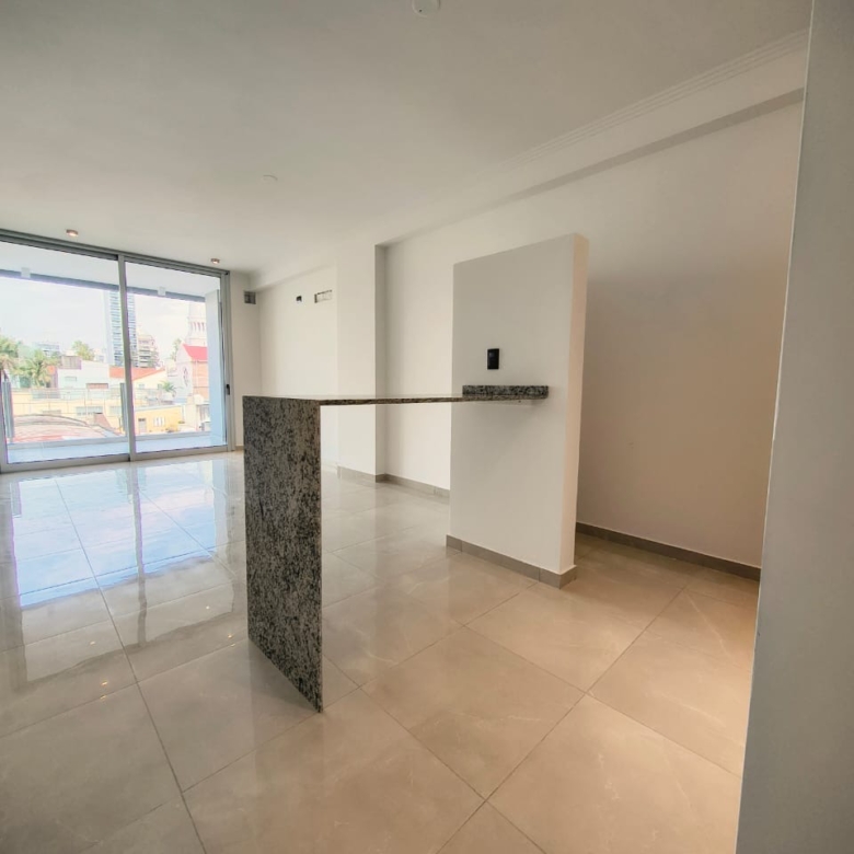 Exclusivo semipiso en edificio Perla VI