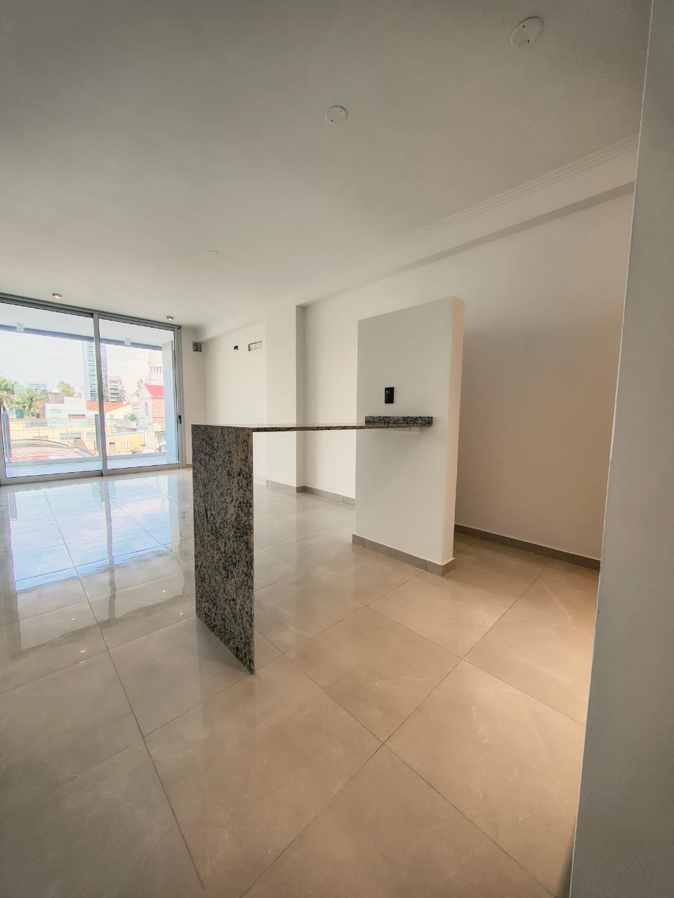 Exclusivo semipiso en edificio Perla VI