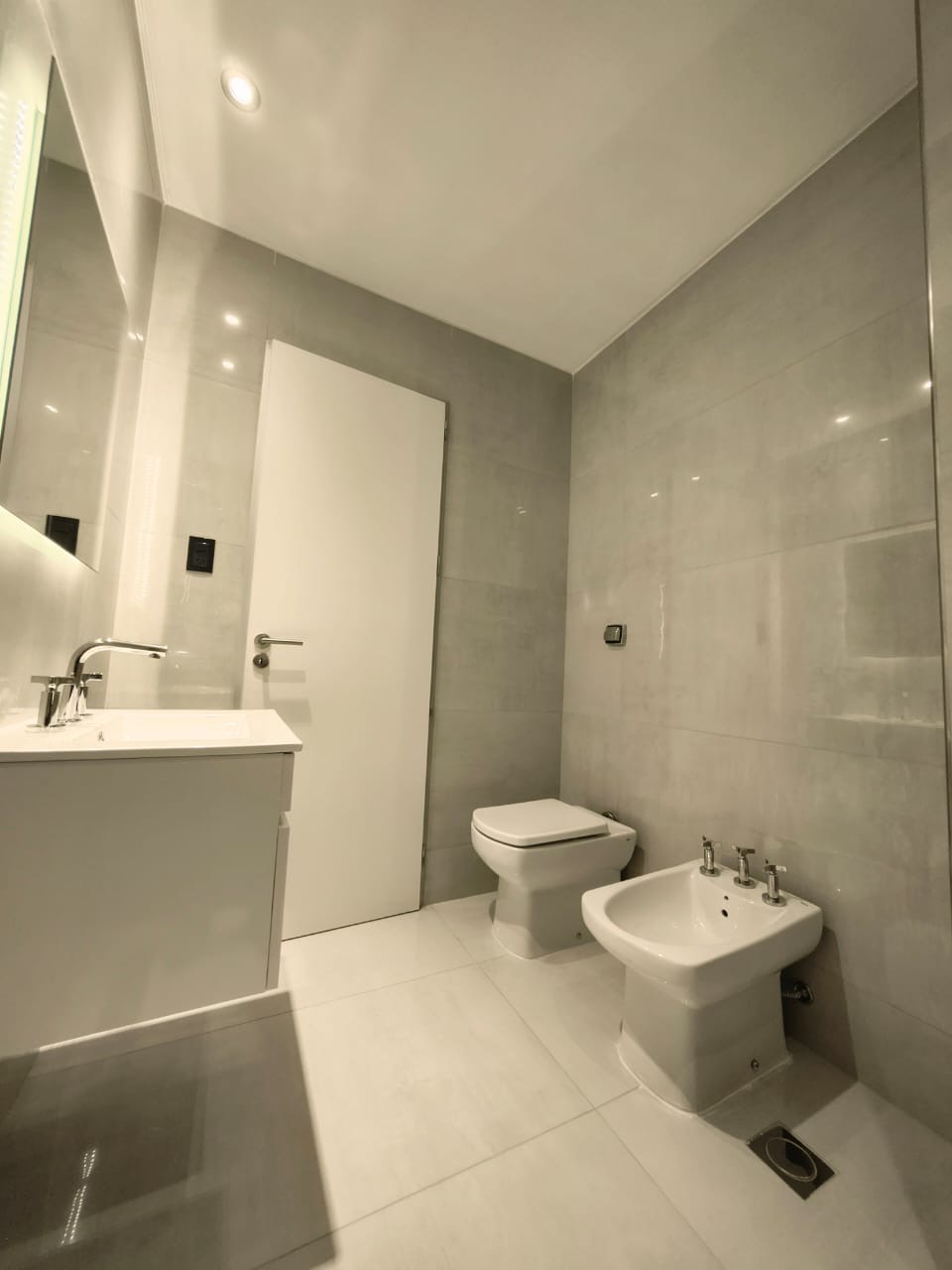 Exclusivo piso en edificio Perla VI