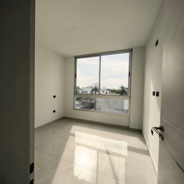 Exclusivo semipiso en edificio Perla VI
