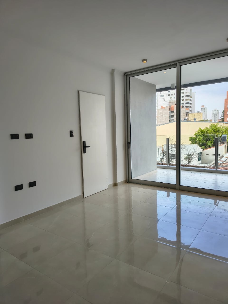 Exclusivo semipiso en edificio Perla VI
