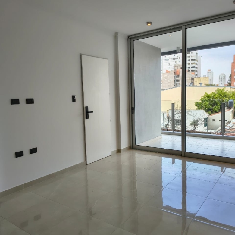 Exclusivo piso en edificio Perla VI