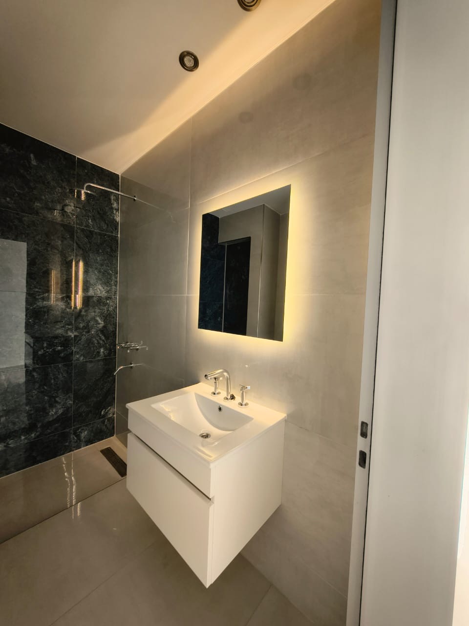 Exclusivo piso en edificio Perla VI