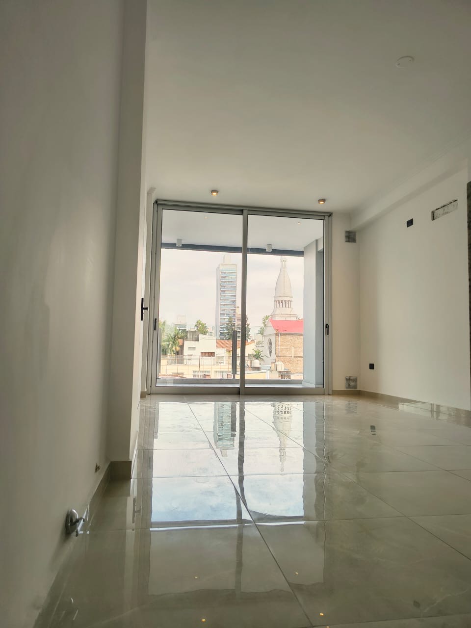 Exclusivo piso en edificio Perla VI