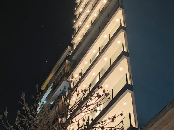 Exclusivo semipiso en edificio Perla VI
