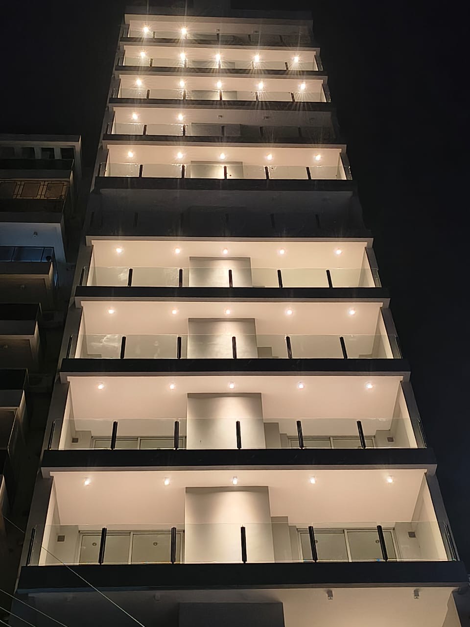 Exclusivo semipiso en edificio Perla VI