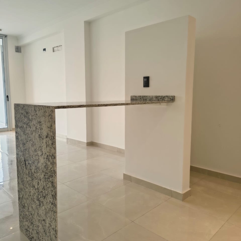 Exclusivo piso en edificio Perla VI