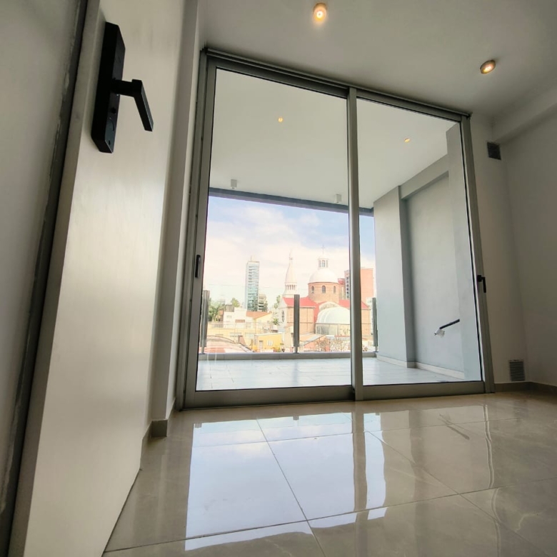 Exclusivo piso en edificio Perla VI