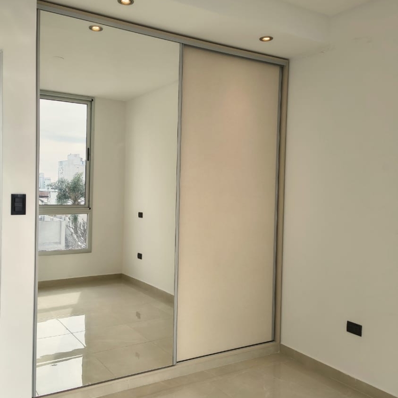 Exclusivo semipiso en edificio Perla VI