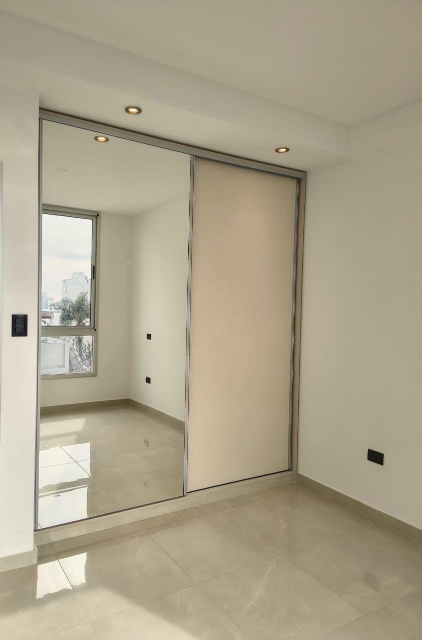 Exclusivo semipiso en edificio Perla VI