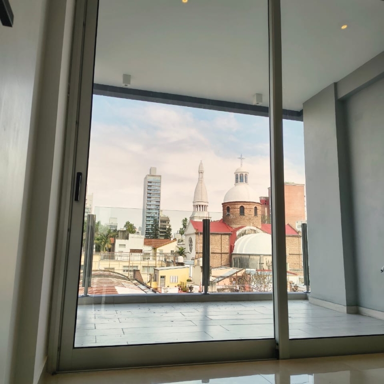 Exclusivo semipiso en edificio Perla VI