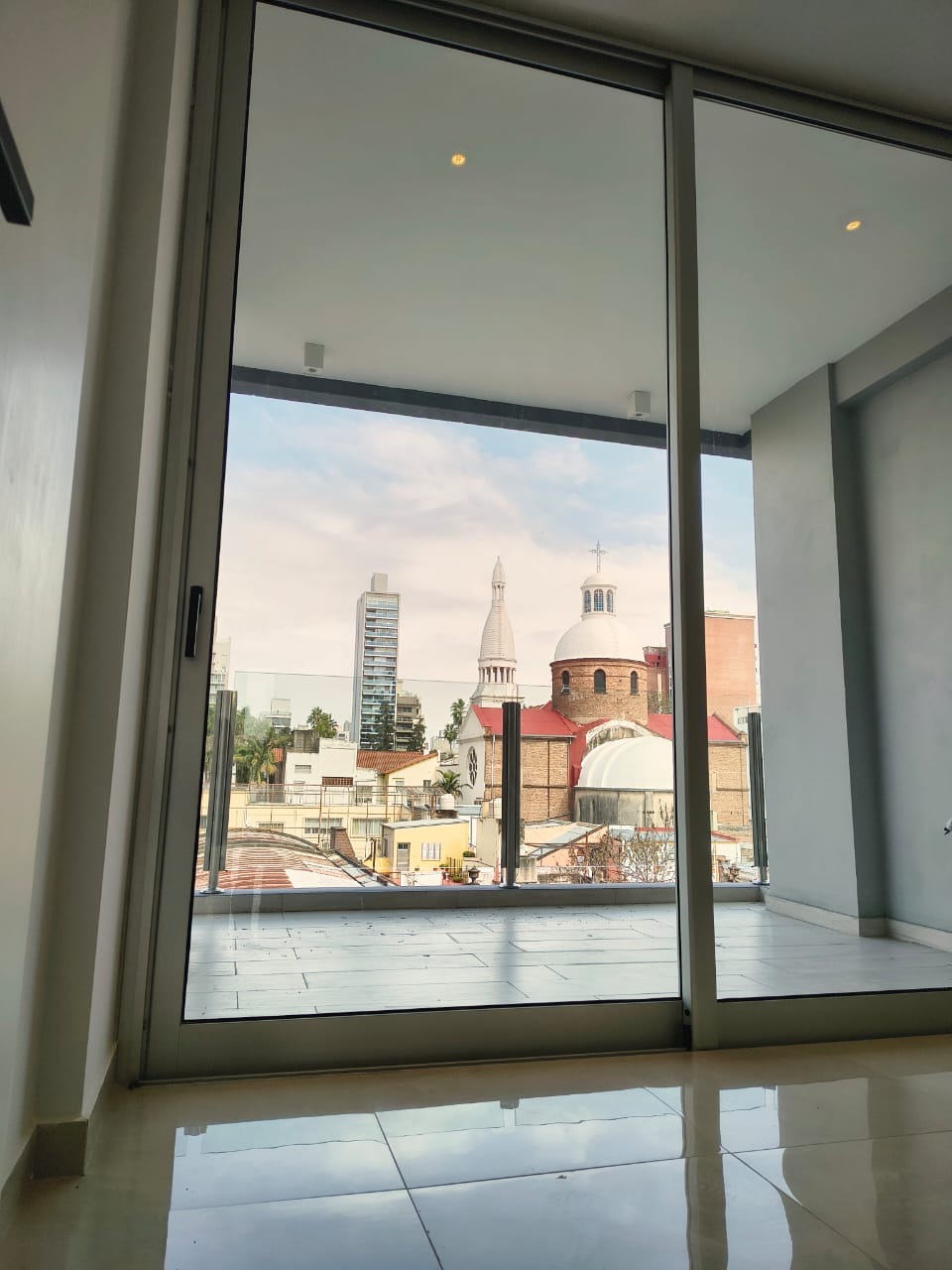 Exclusivo piso en edificio Perla VI