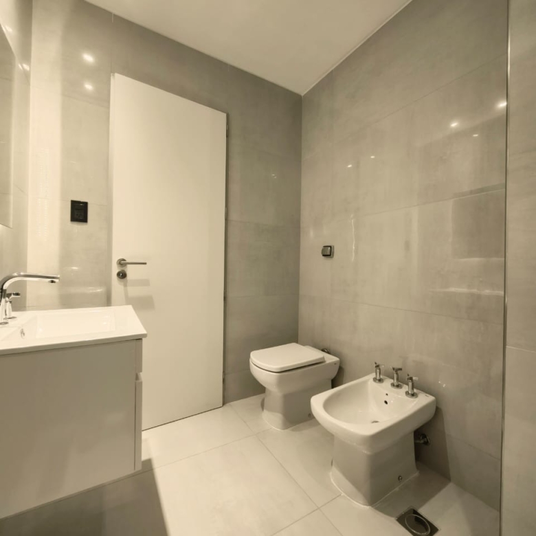 Exclusivo semipiso en edificio Perla VI