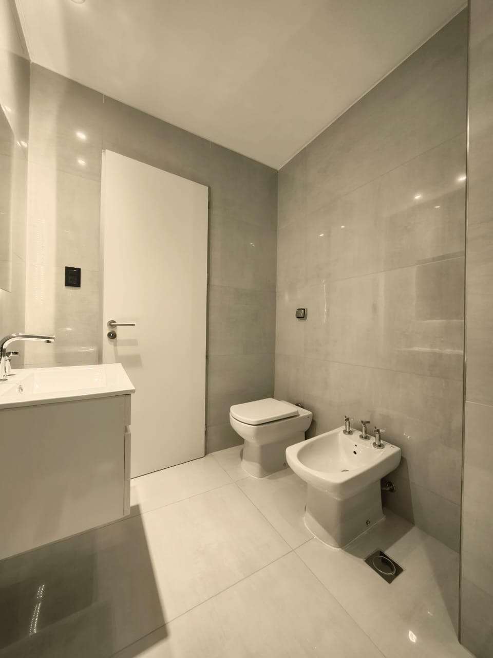 Exclusivo semipiso en edificio Perla VI